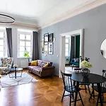 Luxepair Near Castle * Praga