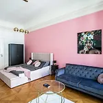 Luxepair Near Castle * Praga